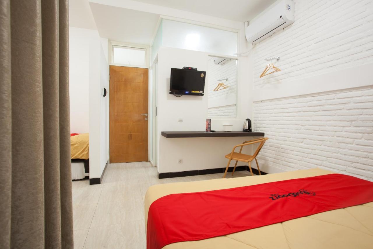 מלון באטו Reddoorz Near Museum Angkut Batu מראה חיצוני תמונה